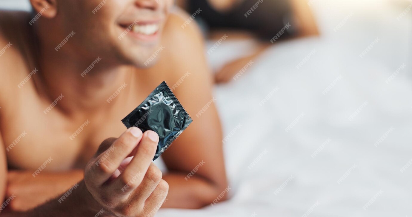 pár s kondomem