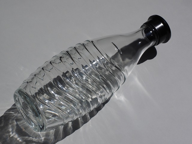 skleněná láhev s víčkem.jpg